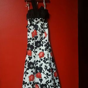 DAVID'S BRIDAL Black White Red Floral Formal Dress